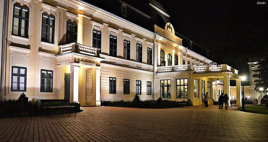 Gyula Panzio Hotel Exterior photo
